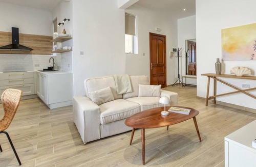 Sliema Apartment | Designer 2BR home in the heart of Sliema w/WIFI