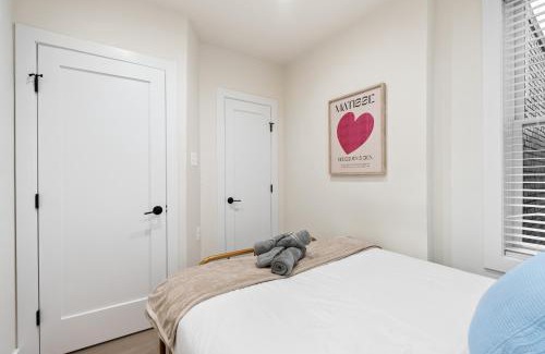 Columbia Heights House | Designer 3-Bedroom Home with King Bed, Family-Friendly, Columbia Heights