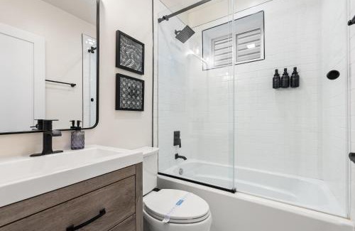Columbia Heights House | Designer 3-Bedroom Home with King Bed, Family-Friendly, Columbia Heights