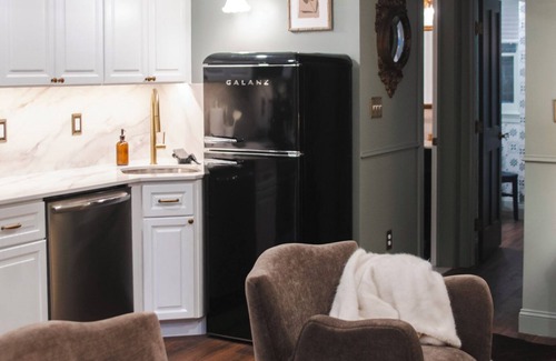 Capitol Hill Apartment | Designer Apartment in the Heart of Historic Capitol Hill: 10 Min Walk to Capitol