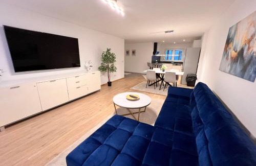 Sinsheim Apartment | Designer Apartment in Sinsheim Erstbezug 75 TV mit Netflix und offene Küche WeHome Premium
