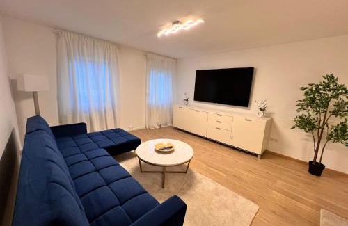 Sinsheim Apartment | Designer Apartment in Sinsheim Erstbezug 75 TV mit Netflix und offene Küche WeHome Premium