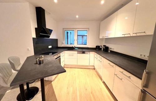 Sinsheim Apartment | Designer Apartment in Sinsheim Erstbezug 75 TV mit Netflix und offene Küche WeHome Premium