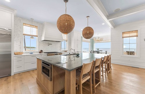 Kilmarnock House | Designer Bayfront + Priv. Beach + Kayaks + Porches