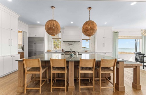 Kilmarnock House | Designer Bayfront + Priv. Beach + Kayaks + Porches
