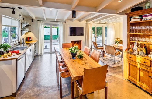 West Mesa House | Designer Beach House, West Mesa Beach Arean2 min walk to beach stairs