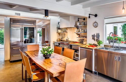West Mesa House | Designer Beach House, West Mesa Beach Arean2 min walk to beach stairs