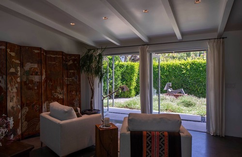 West Mesa House | Designer Beach House, West Mesa Beach Arean2 min walk to beach stairs