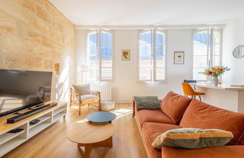 Hotel de Ville - Quinconces Apartment | Designer & Bright Apartment on Rue Sainte-Catherine