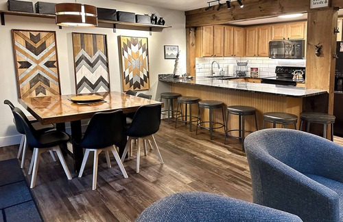 Lake Harmony House | Designer Cabin 3-Min Walk to Exclusive Lake Club! 2-Min Drive to Ski Lifts!
