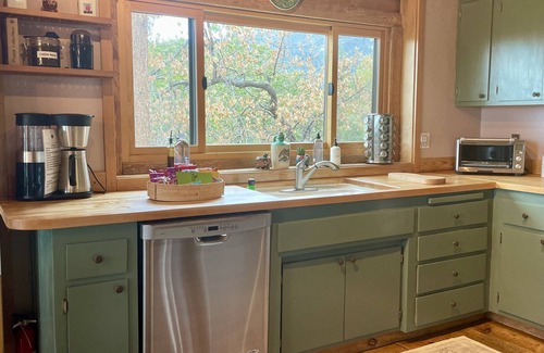 Idyllwild Cabin | Designer cabin treehouse on acre with amazing views and privacy