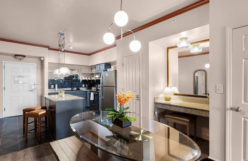 Florida Central Atlantic Coast Condo | Designer Corner Suite 3 Br/2Ba - Disney, Seaworld, Universal & Convention Center