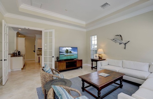 South Beach House | Designer Decorated Home, Spring/Summer discount for booking Early!