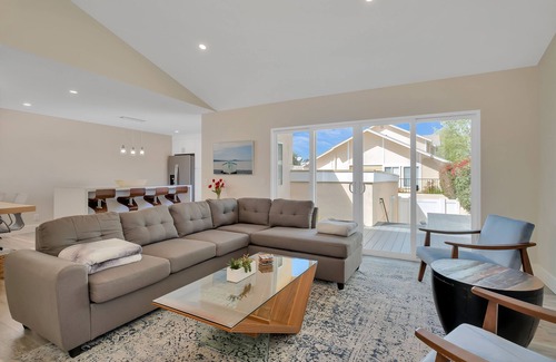 Lake Forest House | Designer Dream Home with 3 KING Beds