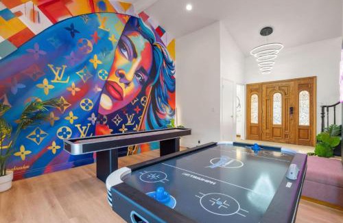 Del Rey House | Designer Dream- Pool and spa- Game Room- Sleeps 10