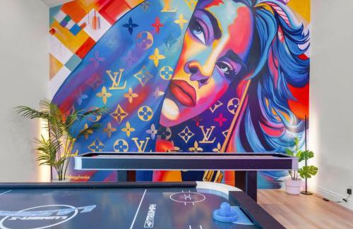 Del Rey House | Designer Dream- Pool and spa- Game Room- Sleeps 10