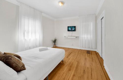 Southeast Yonkers House | Designer Home with 3BR Retreat mins to NYC