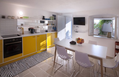Rezevici House | Designer house in Mediterranean seaside village
