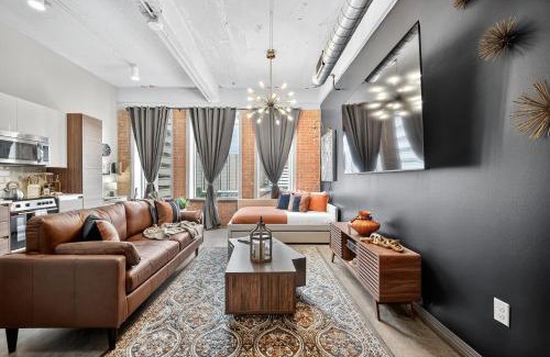 Downtown Dallas Apartment | Designer Loft 512 Sleeps 8 Dt Free Parking