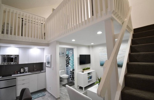Hollywood Apartment | Designer Loft in Hollywood Beach Unit # 1