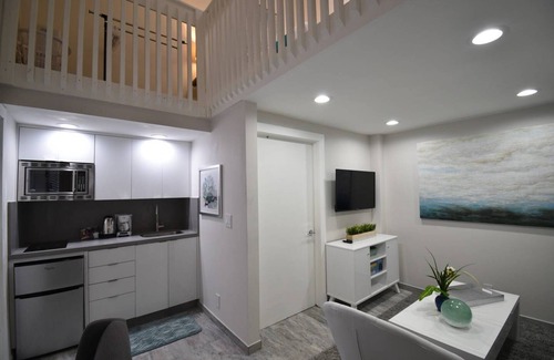 Hollywood Apartment | Designer Loft in Hollywood Beach Unit # 1
