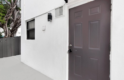 Hollywood Apartment | Designer Loft in Hollywood Beach Unit # 1