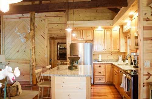Cashiers Cabin | Designer Log Cabin - Outdoor Fire Pit - Resort Amenities