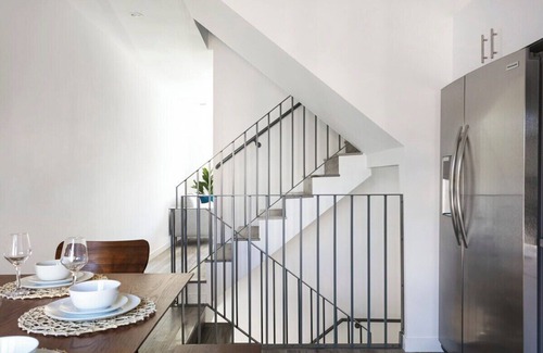Westlake House | Designer Luxe Home + Parking! | Sleeps 8!