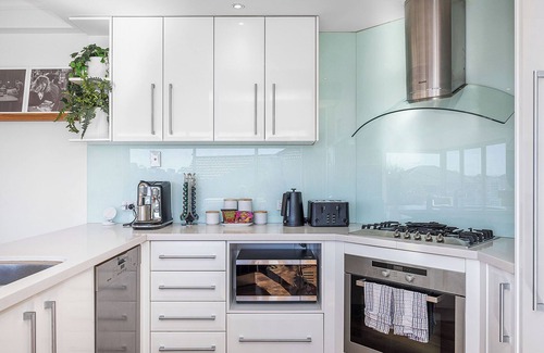 South Perth House | Designer Luxury 3BRD - Epic Views - South Perth