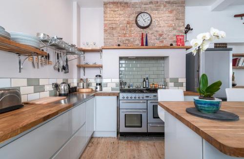 Kemptown Apartment | Designer Maisonette Whole Apartment