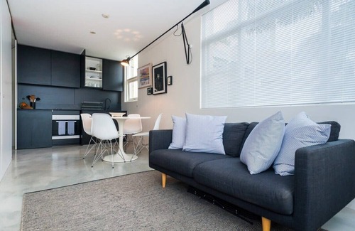 Potts Point Apartment | Designer Pad with a View