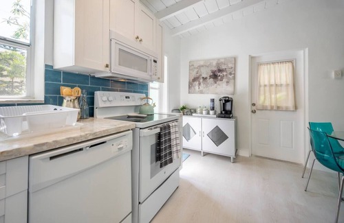 Middle River Terrace House | Designer Pool Home! BNR Vacation Rentals