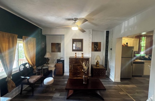 South Hills Apartment | Designer Private Studio Suite – Luxe Bath