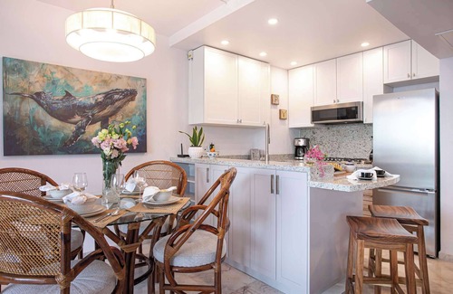 South Shore Hotel Area Apartment | Designer Remodeled Beachfront Retreat, Ocean Views