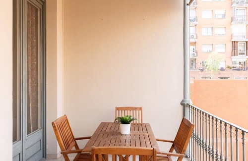 Dreta de l'Eixample Apartment | Designer's three bedroom apartment with terrace