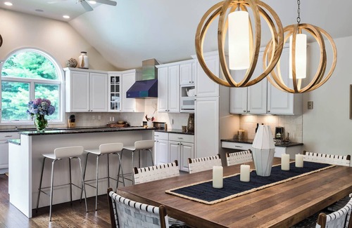 East Quogue House | Designer spacious Hamptons Getaway – 4BR Oasis with Pool in East Quogue