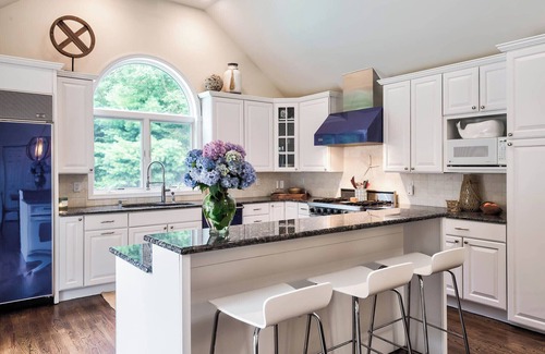 East Quogue House | Designer spacious Hamptons Getaway – 4BR Oasis with Pool in East Quogue