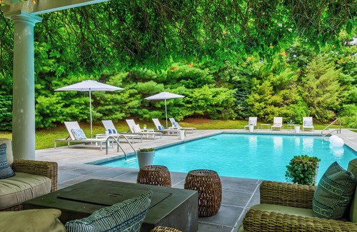 East Quogue House | Designer spacious Hamptons Getaway – 4BR Oasis with Pool in East Quogue