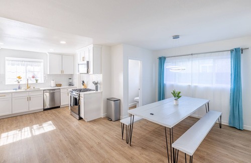 North Hills West House | *Designer: Spacious, Htd Pool, Ping Pong, BBQ etc*