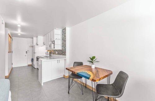 Waikiki Apartment | Designer Studio | Heart of Waikiki | Walk Everywhere