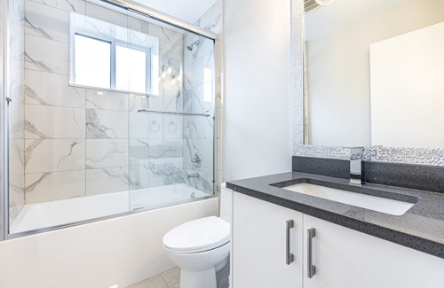 Burnaby Apartment | Designer Studio in BBY Heights!