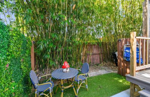Crescent Lake Apartment | Designer Sun Filled Condo - Walk to Town