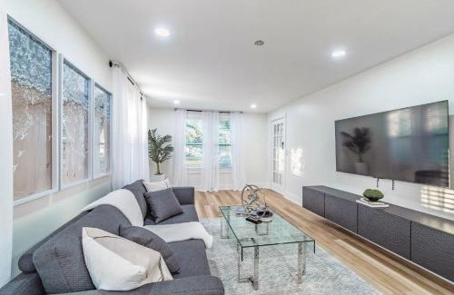 Crescent Lake Apartment | Designer Sun Filled Condo - Walk to Town