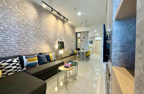 Petaling Jaya Apartment | Designer Touch Luxurious Stay with Infinity Pool