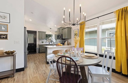 Northwest Boise City House | Designer townhouse: Boise, Eagle, trails, & BBQ!