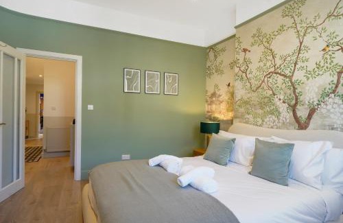 Wandsworth Apartment | Designer Wandsworth flat -Hot Tub, PS5, Pool Table