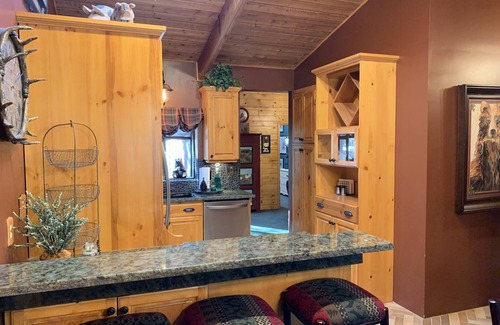 Overgaard Cabin | Designers Dream Cabin | Great Mountain Air Getaway