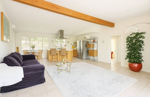Fallbrook House | Designer’s Secluded Sanctuary near Temecula - Luxe Bedding & Hilltop Views