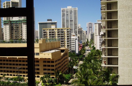 Waikiki Condo | Desirable Corner Unit - Ocean View- Free Parking and Wi-fi