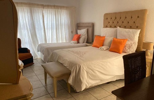 Rustenburg House | Desita la guest house
